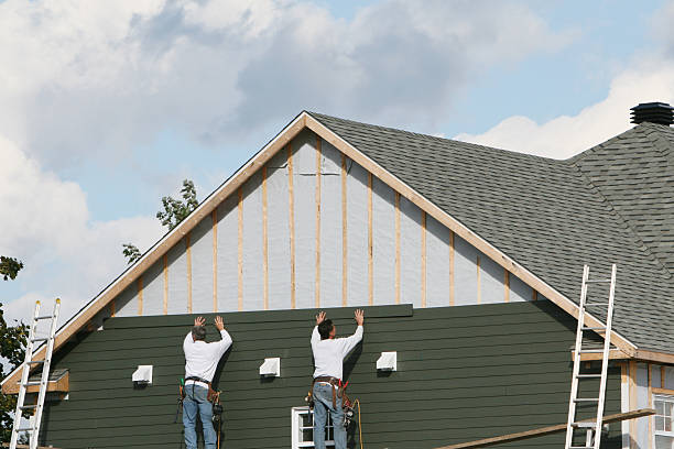 Professional Siding Contractor technician working in Harrisburg, OR
